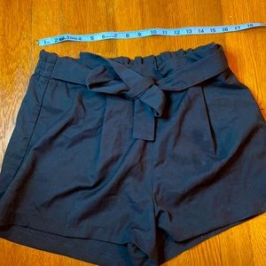 H&M Divided size 10 paper bag pleated black shorts